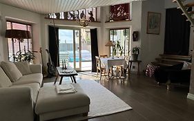 Modernt Hus Naera Stad Och Strand